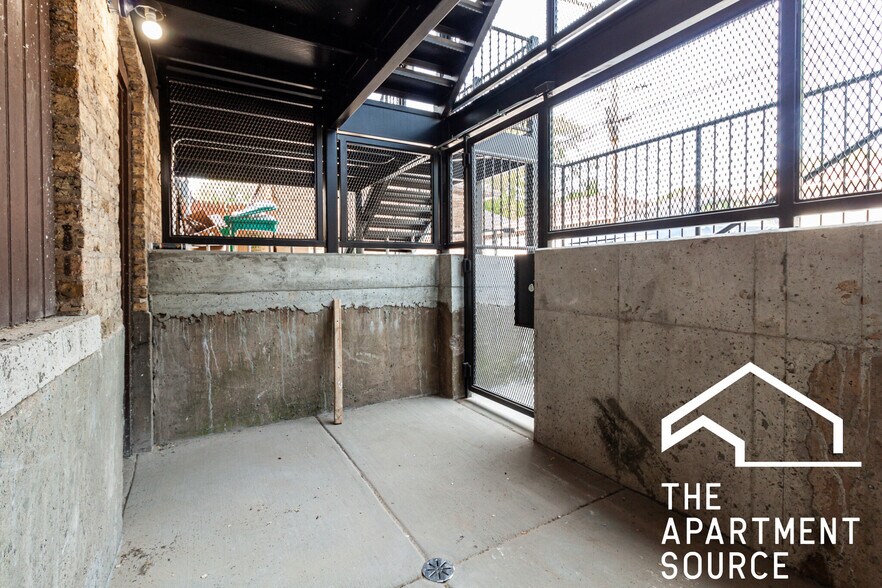 Building Photo - 1428 W Jonquil Ter
