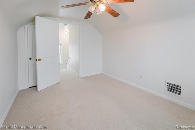 Building Photo - 3354 Monroe St