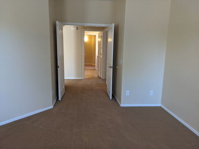 Building Photo - 4 bedroom 3 bathroom ranch home!