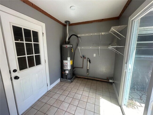 Building Photo - 232 Beverly Blvd