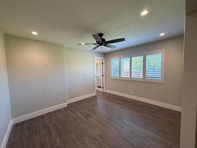 Building Photo - Nicely remodeled 1 bedroom Suite, All utilities paid + WiFi