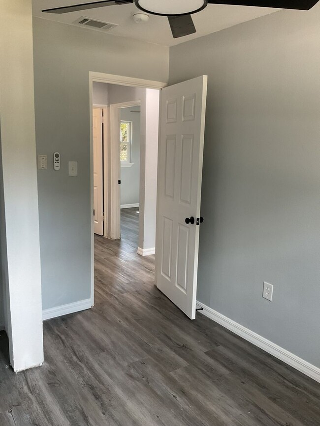Building Photo - GORGEOUS 3BR/1BA Block Home! NO APPLICATIO...