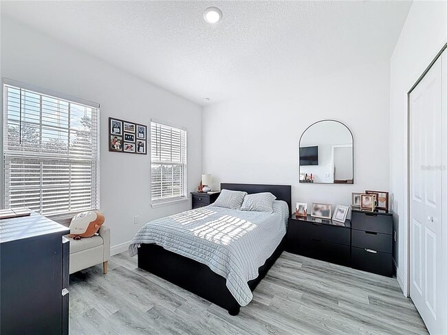 Building Photo - 16950 SW 42 Ave