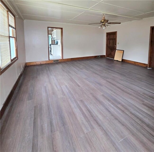 Building Photo - 421 Springside Dr