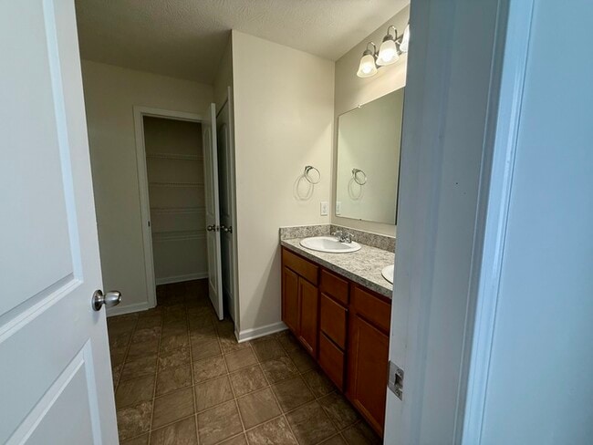 Building Photo - Spacious 4BR 2B w/ Large Backyard • Full Appliance Kitchen • 2-Car Garage in Pataskala