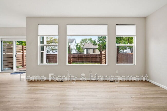 Building Photo - 5174 E 119th Way
