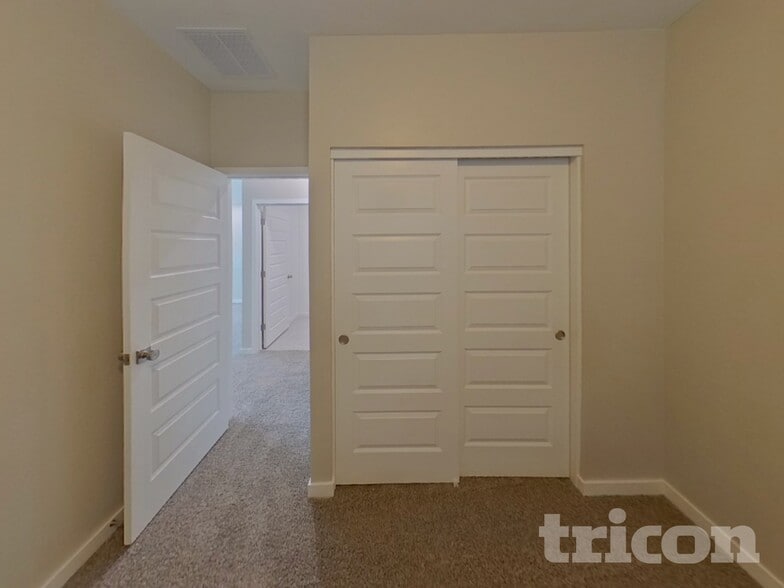 Building Photo - 1314 N Parkcrest