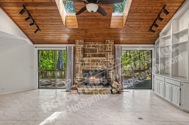 Building Photo - West Gate Area |Home |Unfurnished