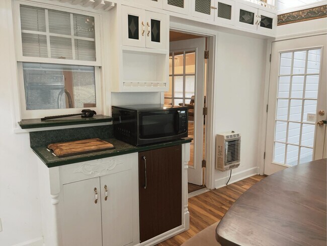 Building Photo - 4049 Skyline Dr