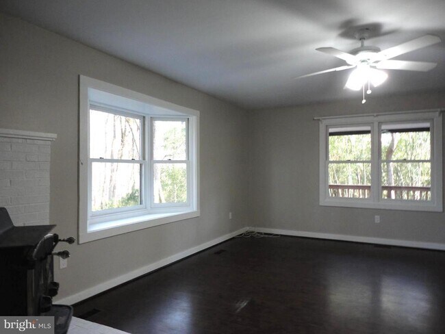 Building Photo - 814 Rustic Ln
