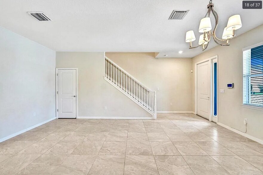 Building Photo - 4810 Eucalyptus Dr