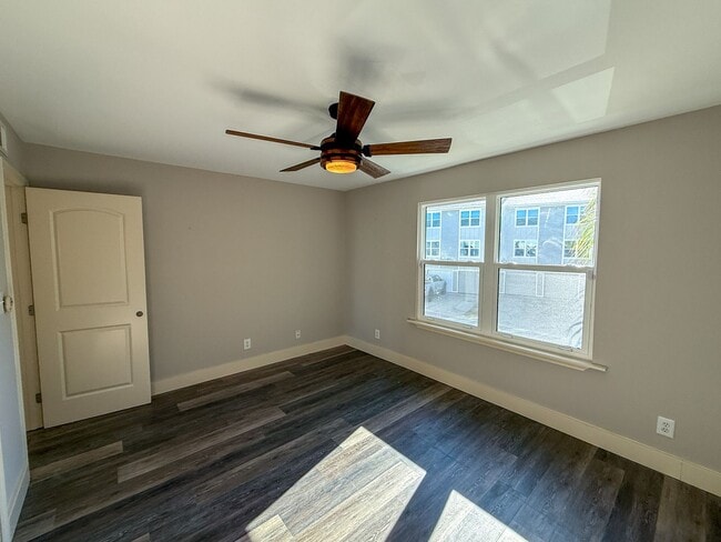 Building Photo - Completely renovated 2 bedroom 2 bath waterfront condo for rent near Pensacola Beach!