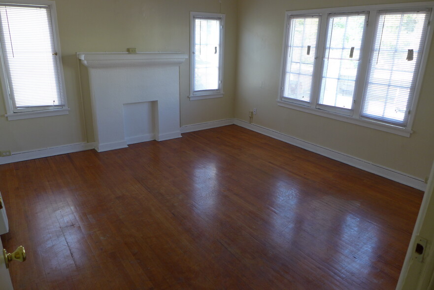 Living Room - 1513 Dixon St