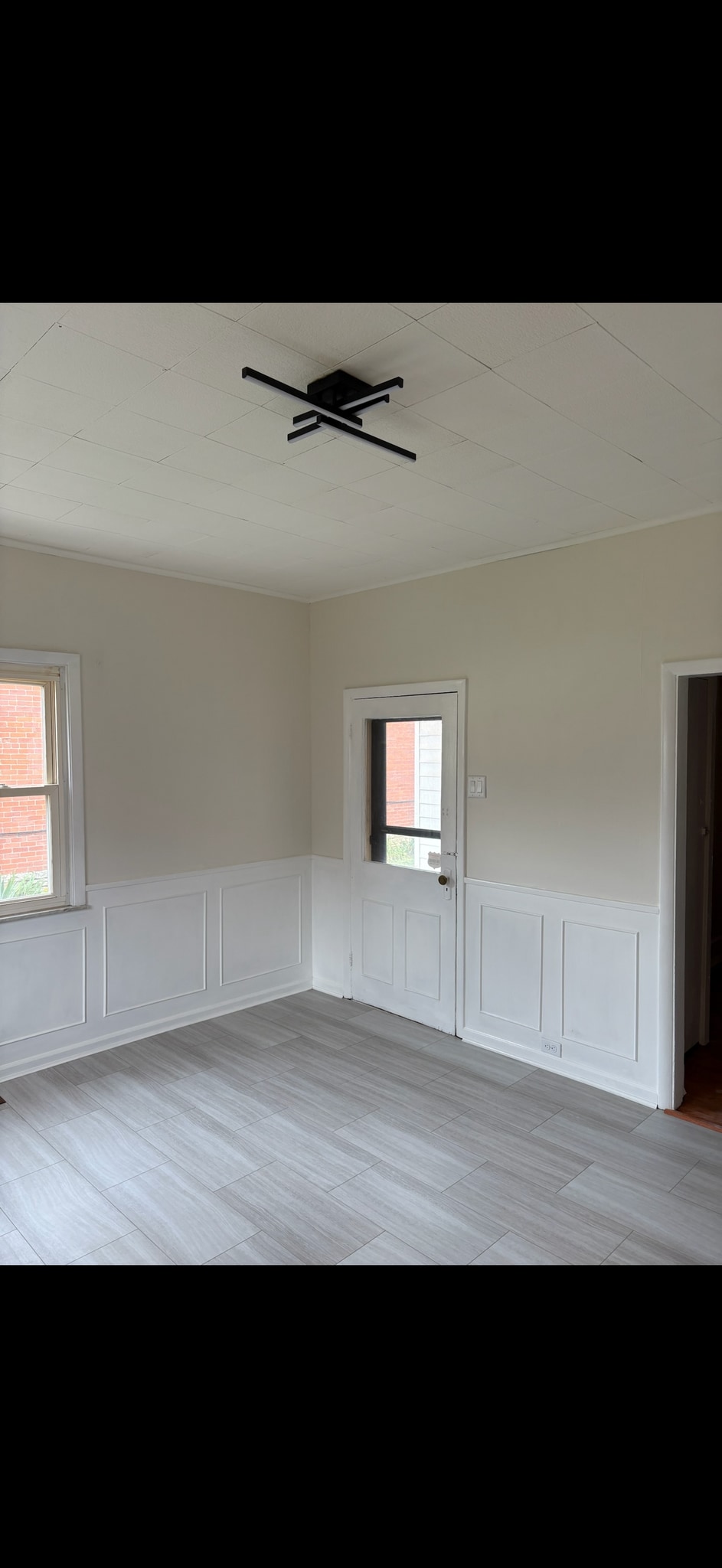 Building Photo - 210 Maple St