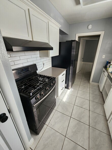 Building Photo - 304 Staunton St