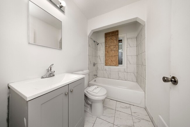 Building Photo - 3 bedroom bungalow $1199/month