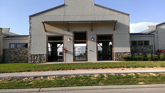 Building Photo - 8118 Running Brook Ln