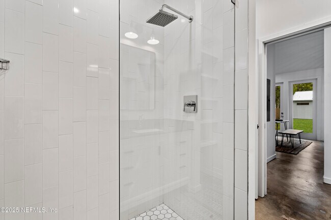 Building Photo - 581 Hazel St