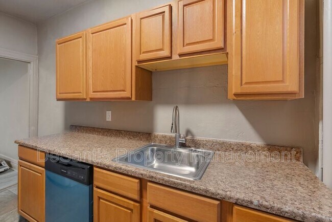 Building Photo - 512 S Millvale Ave