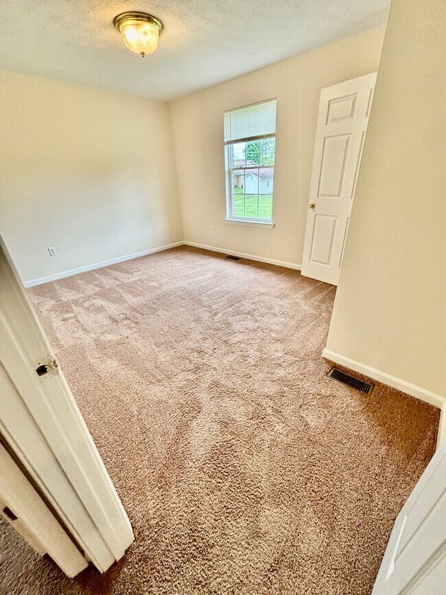 Building Photo - 2 Bedroom Townhouse in Richmond!