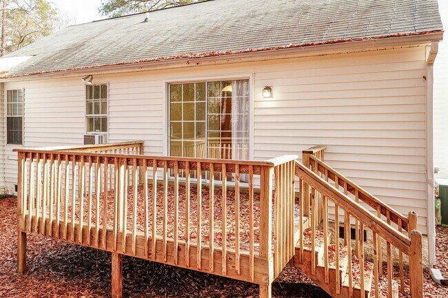 Building Photo - Gorgeous 3 Bedroom Home in Raleigh