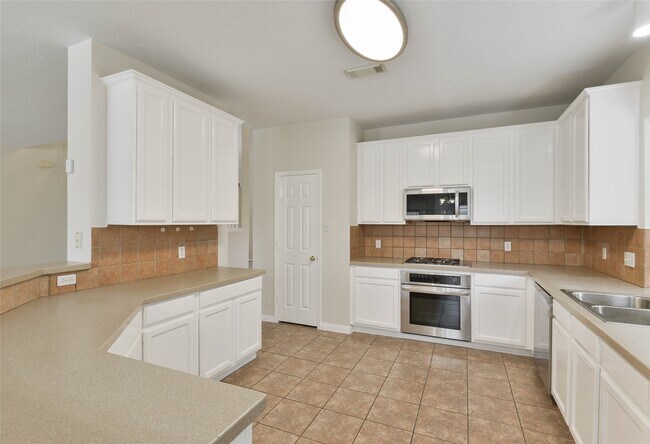 Building Photo - 15707 Sandisfield Ln