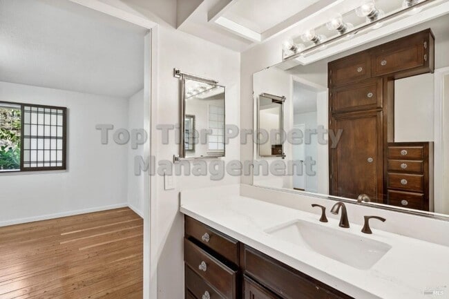 Building Photo - Beautiful 3 bedroom, 2 bath, 2,039 sqft hi...