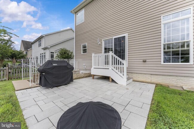 Building Photo - 10 Everglades Ln