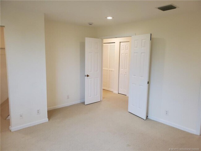 Building Photo - 5309 SE Jennings Ln