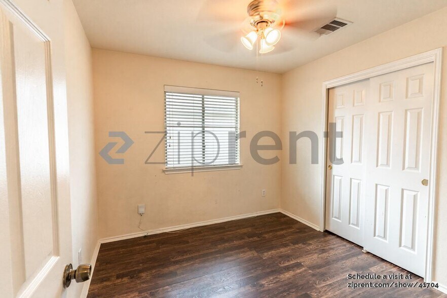Building Photo - 632 Fort Thomas Pl
