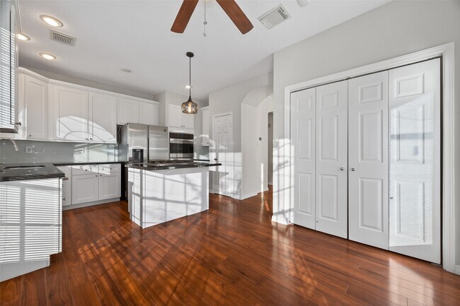 Building Photo - 12912 Kingsbridge Ln