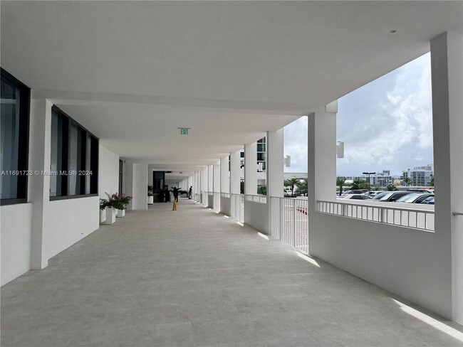 Building Photo - 2101 S Ocean Dr