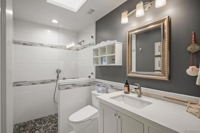 Building Photo - 1040 Alameda Blvd