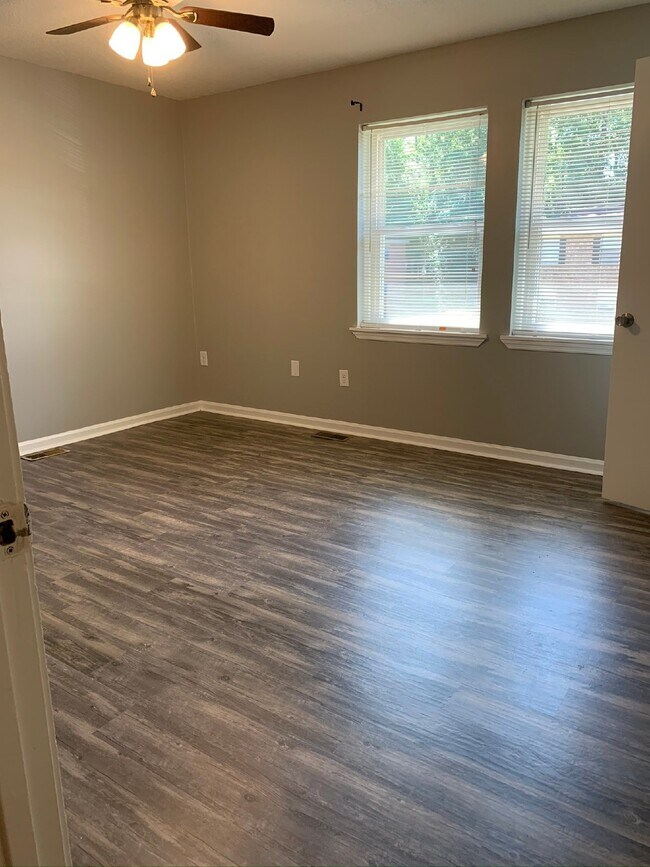 Building Photo - Townhome For Rent