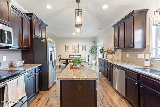 Building Photo - 130 Blue Chip Ct