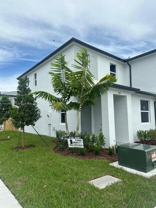 Primary Photo - 15627-15277 SW 277th St