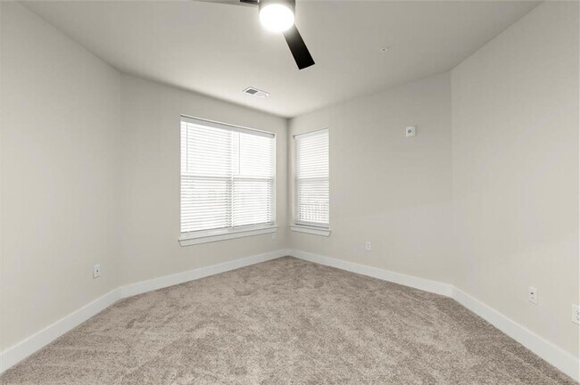 Building Photo - 2648 Sandy Plains Rd