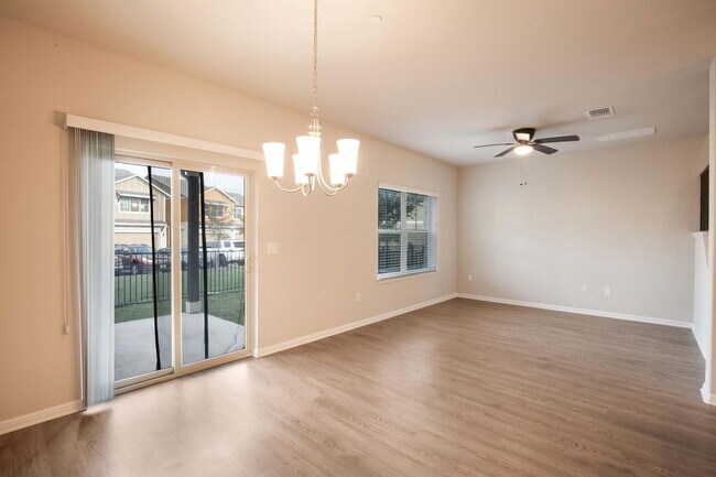 Building Photo - 516 E Slaughter Ln