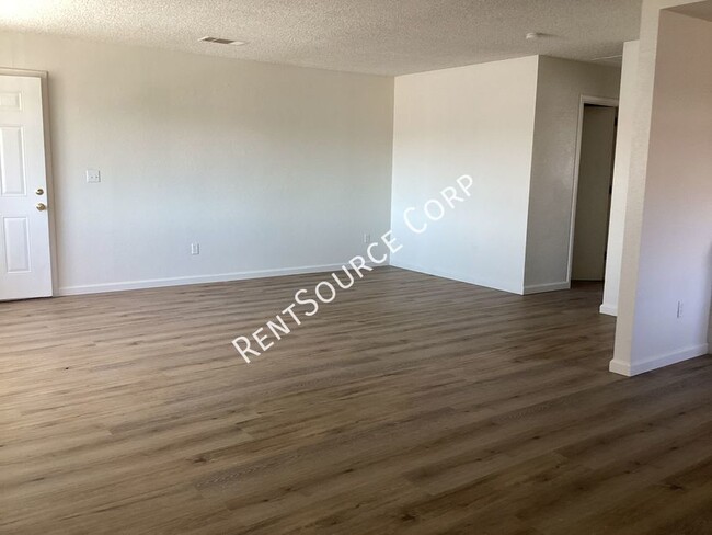 Building Photo - 2 Bedroom Condo for Rent in Barstow