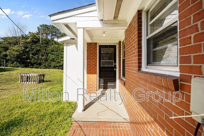 Building Photo - 1208 S 9th St