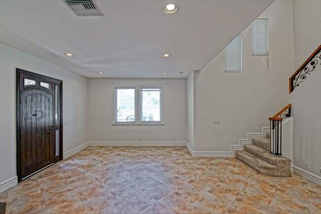 Building Photo - 15624 Sombra Ave