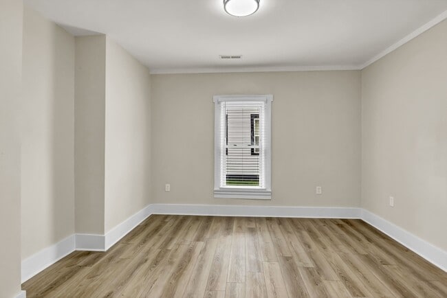 Building Photo - 411 E Springdale Ave