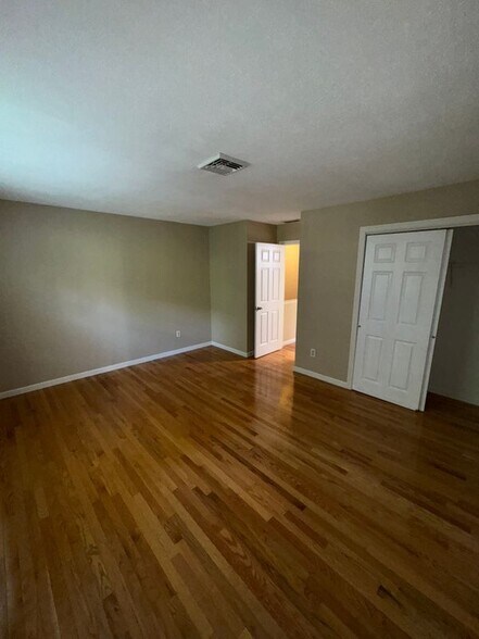 Building Photo - 41 Waters Edge Dr