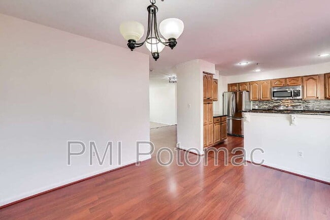 Building Photo - 8417 Meadow Green Way