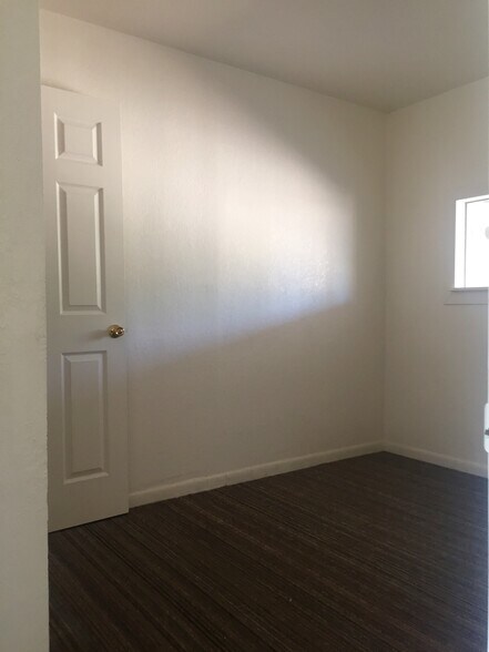 Building Photo - 519 S. Ash St.