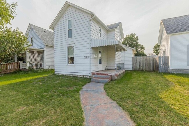 Building Photo - 3 Bedroom 1 bathroom