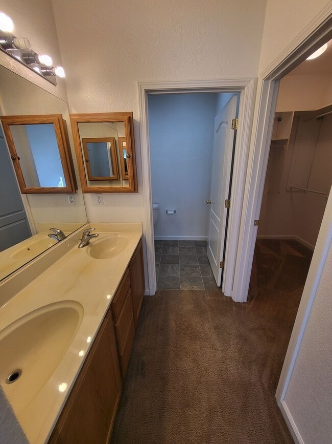 Building Photo - 1903 Teal Dr