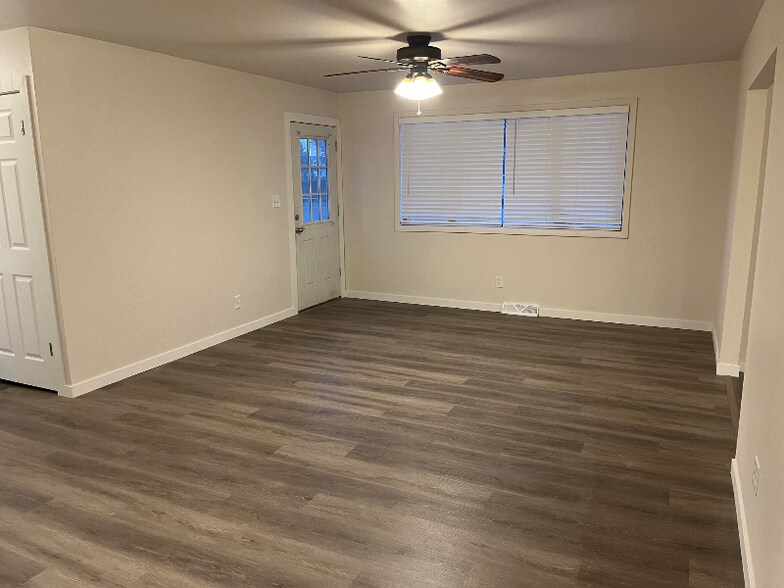 Building Photo - 832 Hamilton St