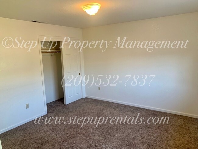 Building Photo - Welcoming and Spacious 3 Bedroom 2.5 Bathroom Home in Sonora!