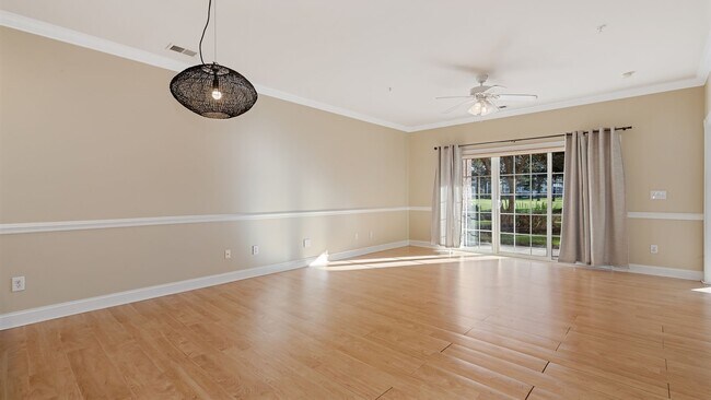 Building Photo - 4880 Dahlia Ct